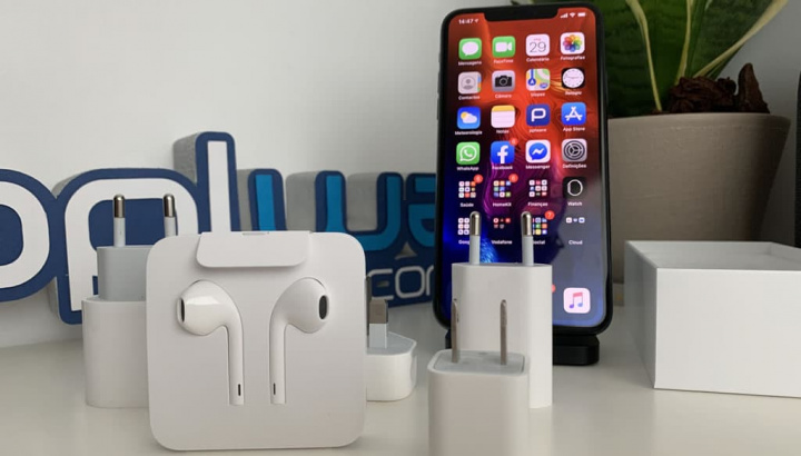 Imagem iPhone 11 Pro Max com carregador e earPods Apple