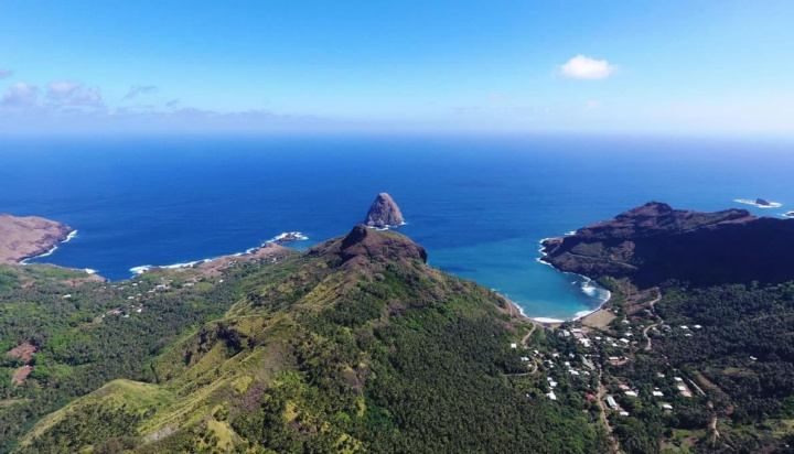 Imagem das Ilhas Marquesas que têm algo na profundidade de 3 quilómetros para o núcleo da Terra