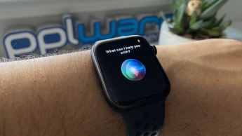Imagem Apple Watch com Siri, tecnologia debaixo de olho da UE