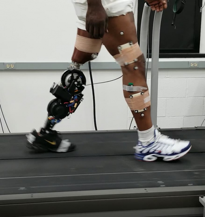 Imagem prótese de perna robótica com motores da Estação Espacial Internacional
