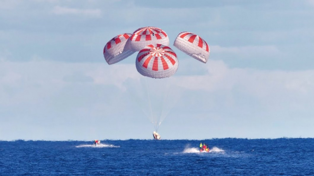 SpaceX: Cápsula Dragon já chegou à Terra! Acompanhe em direto