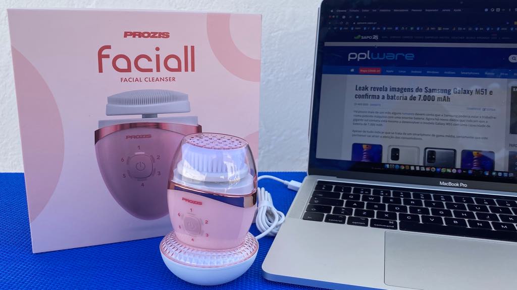 Faciall: O pequeno aparelho de limpeza facial com 3 funções