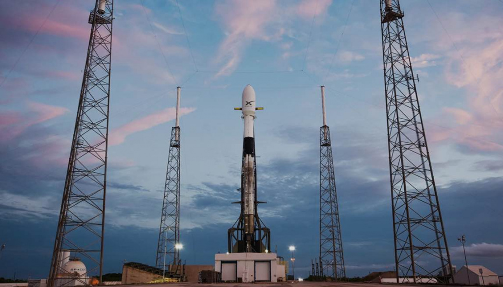 SpaceX lançou 57 satélites para criar rede mundial de Internet de alta velocidade
