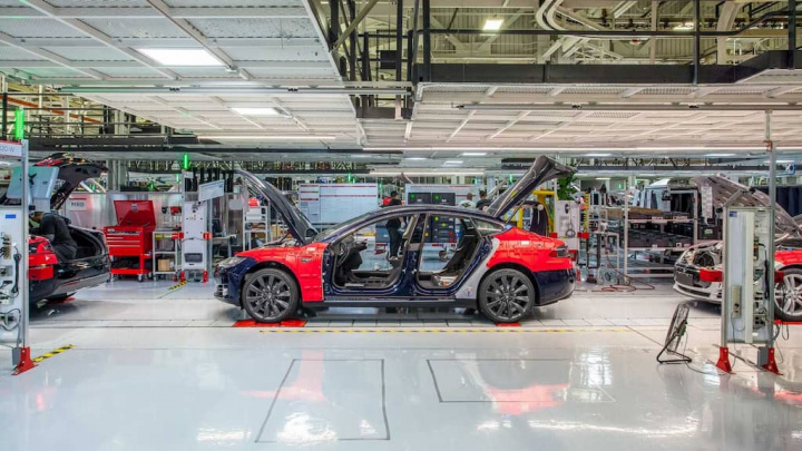 Tesla: Baterias "2170" com aumento de 20% na densidade de energia