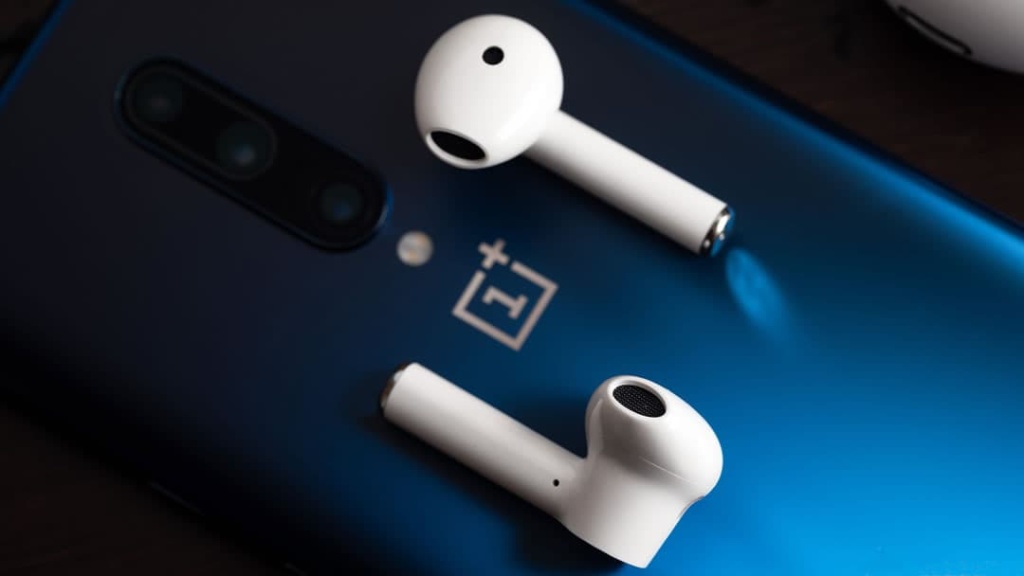 EUA: Alfândega gaba-se da apreensão de ‘Apple AirPods falsificados’. Afinal eram OnePlus Buds