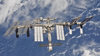 Imagem Estação Espacial Internacional (ISS) a fugir do lixo espacial