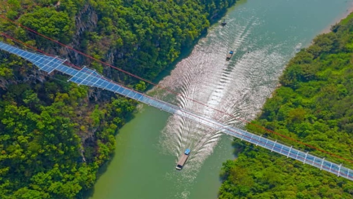 China construiu a ponte de fundo de vidro mais longa do mundo