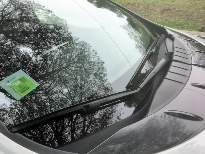 É oficial! Dístico do seguro do carro deixa de ser verde e agora é branco