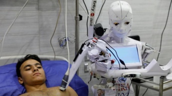 Robô para testar pacientes suspeitos de COVID-19