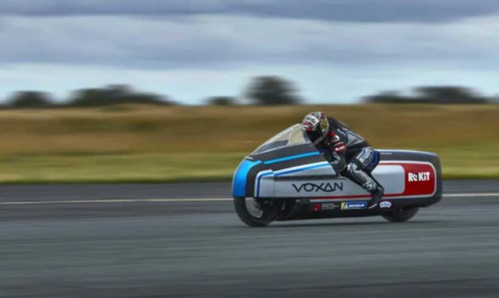 Max Biaggi alcança recorde de 408 km/h com uma moto elétrica