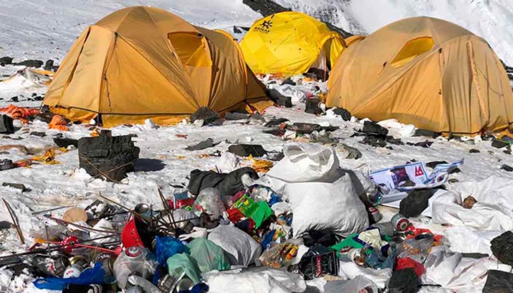 Alerta: Encontrados microplásticos no Evereste (a mais de 8 mil metros de altitude)