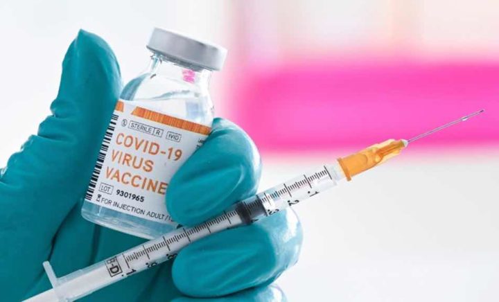 COVID-19: EUA aprovam vacina da Pfizer após pressões políticas