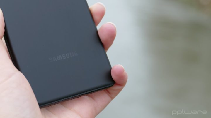 Samsung poderá reduzir substancialmente a produção de smartphones de topo em 2022