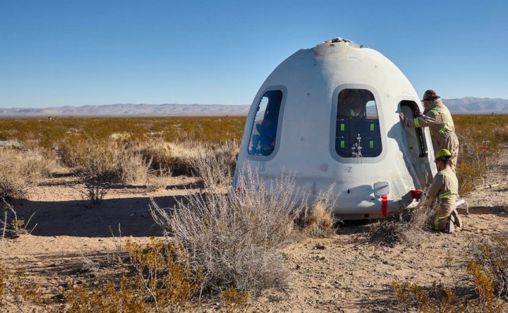 Imagem do foguetão New Shepard da Blue Origin, empresa de Jeff Bezos