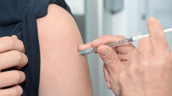 Pfizer: Eficácia da vacina cai ligeiramente ao fim de seis meses