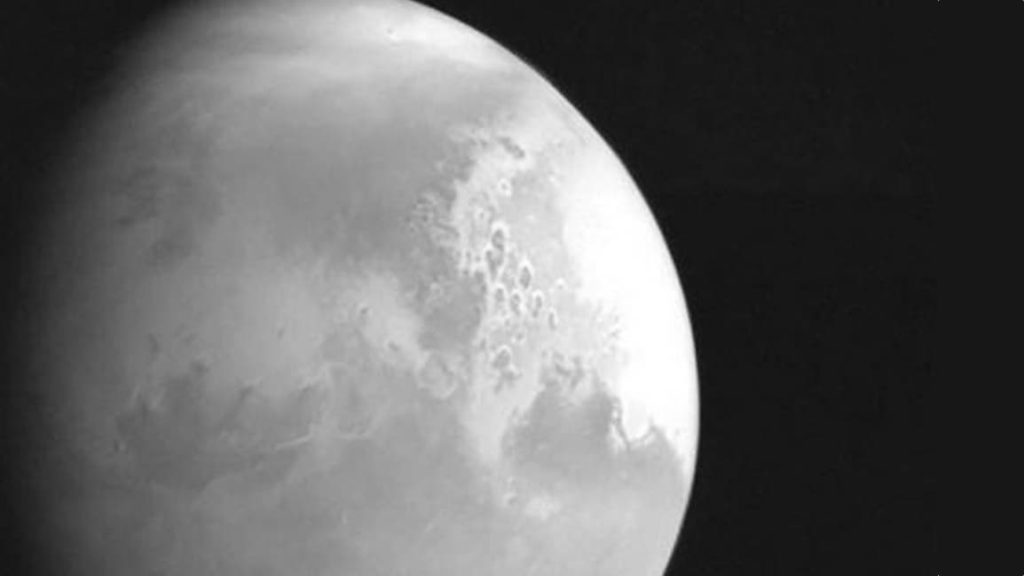 Sonda espacial da China aproxima-se de Marte e tira a sua primeira foto