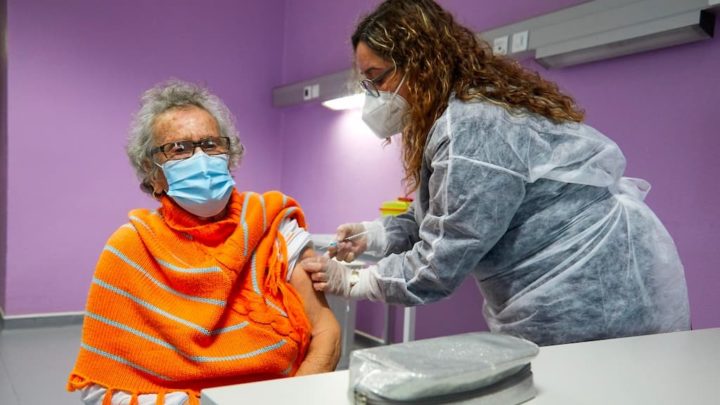 COVID-19: Mais de 5.660 suspeitas de reações adversas às vacinas em Portugal