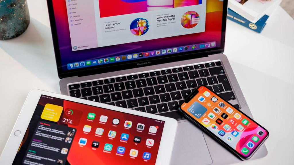 Milhões de iPhones e Macs estiveram expostos a vulnerabilidades críticas durante uma década