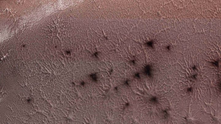 Imagem na NASA que mostra as aranhas de Marte