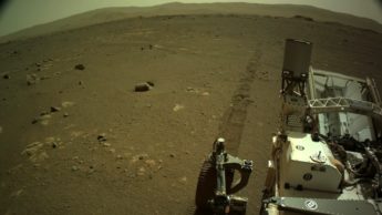 Imagem do rover Perseverance no solo de Marte
