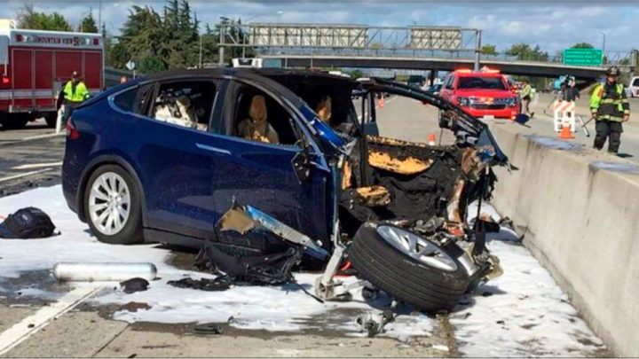 Tesla autopilot NHTSA acidentes carros