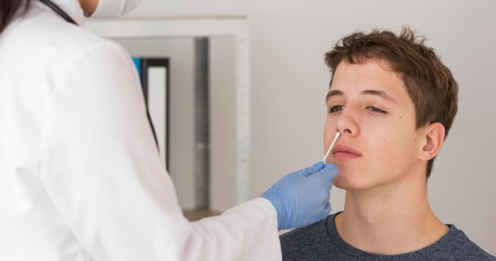 COVID-19: Jovens descobrem “truque” para testar positivo e faltar às aulas