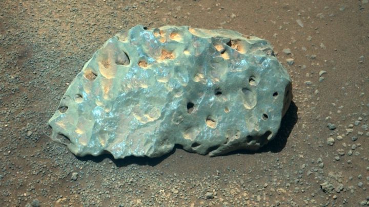 Imagem de rocha encontrada em Marte pelo rover Perseverance, da NASA