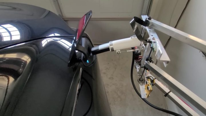 Imagem robô de carregamento automático de um elétrico Tesla