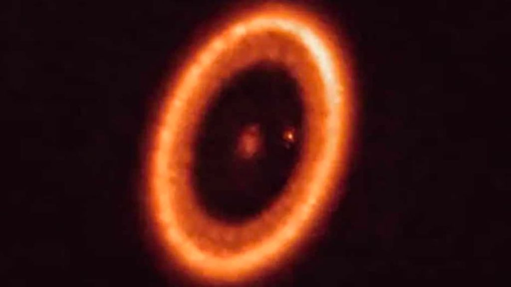 Astrónomos podem ter visto pela primeira vez uma lua alienígena a nascer