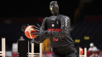 Robô basquetebolista nos Jogos Olímpicos, em Tóquio