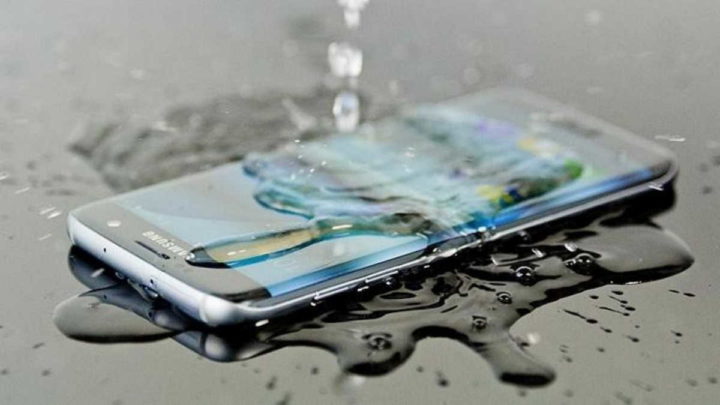 smartphone prova água teste molhar