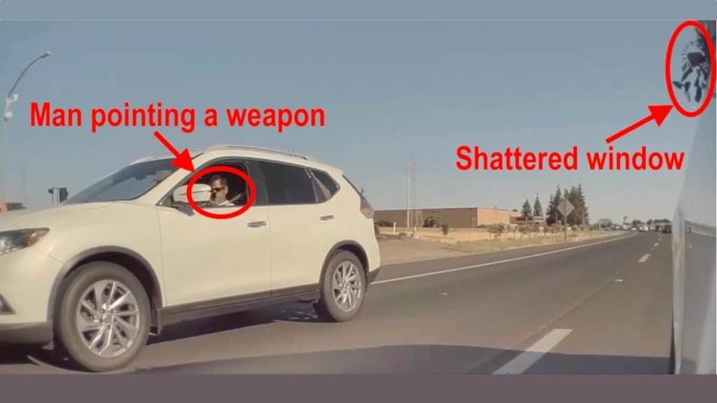 Câmaras no Tesla ajudam a prender um criminoso que disparava contra as viaturas