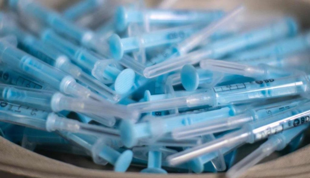 COVID-19: Vacinas que bloqueiam a transmissão chegam em 2022