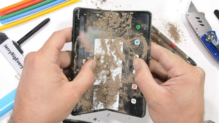 Samsung Galaxy Z Fold3 ecrã resistência