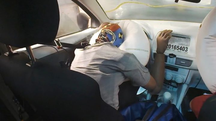 Imagem de crash test dummies que poderiam evitar mais mortes de mulheres nos acidentes rodoviários