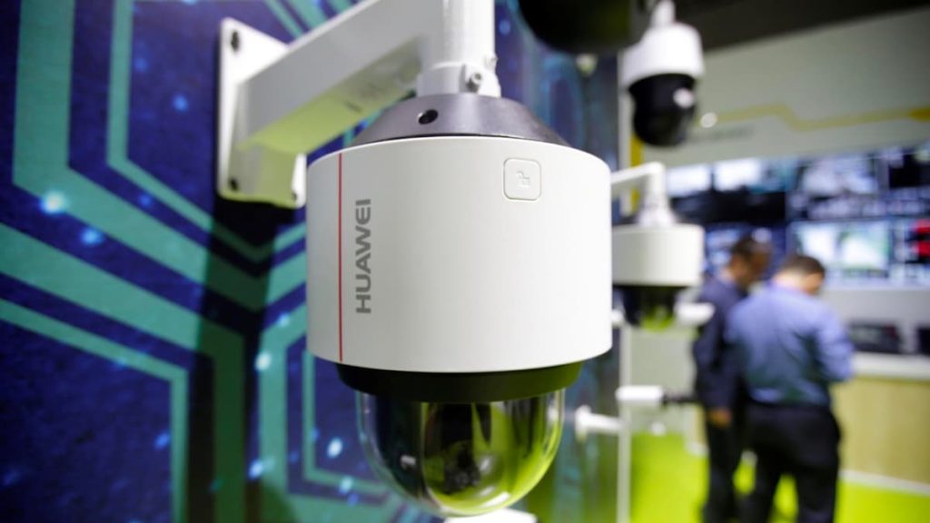 Huawei acusada de pressionar uma empresa norte-americana a instalar backdoor de dados