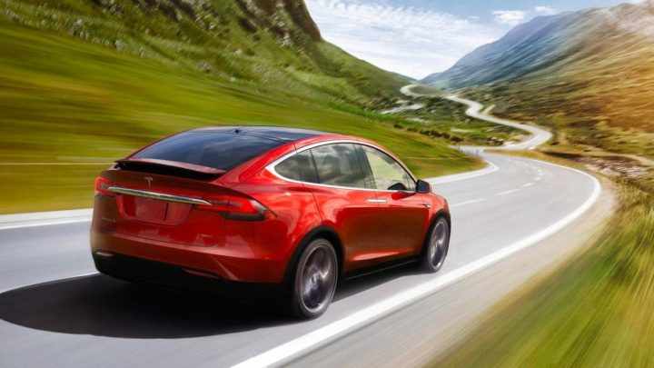 Imagem Tesla Model X com bateria sem grandes perdas de capacidade de carga