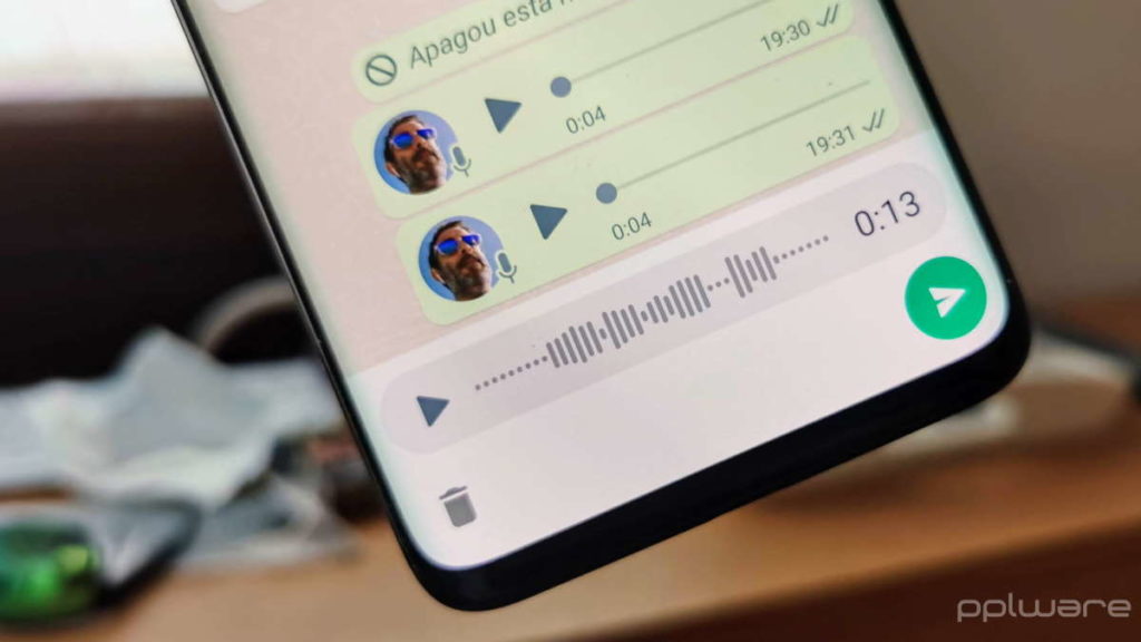 Agora já pode ouvir as mensagens de voz do WhatsApp antes de as enviar