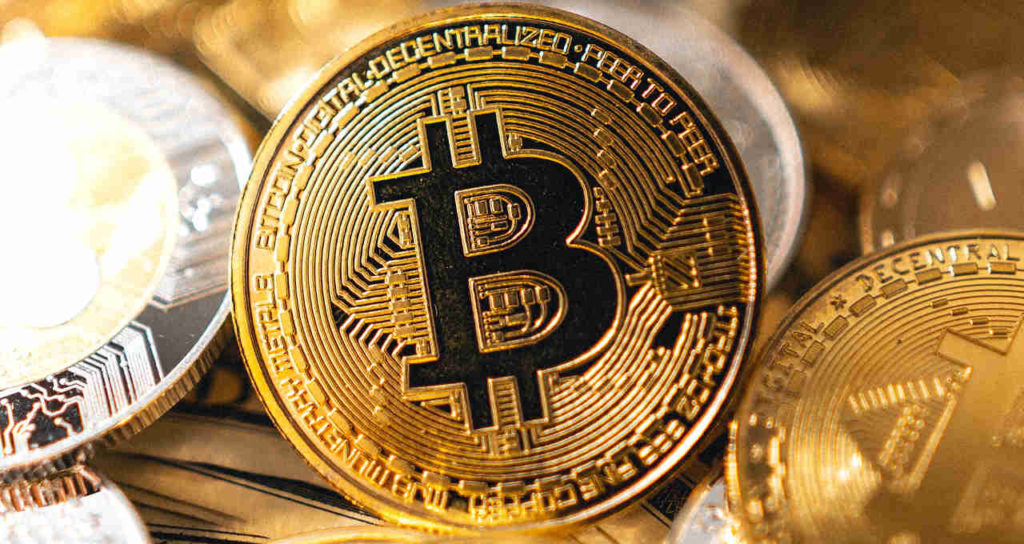 Bitcoin soma e segue e bateu os 60 mil dólares, o valor mais alto desde final de 2020