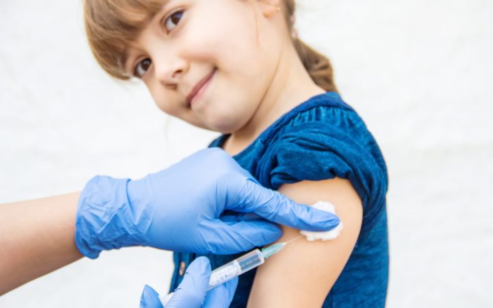 Vacina da Pfizer é autorizada para crianças dos 5 aos 11 anos