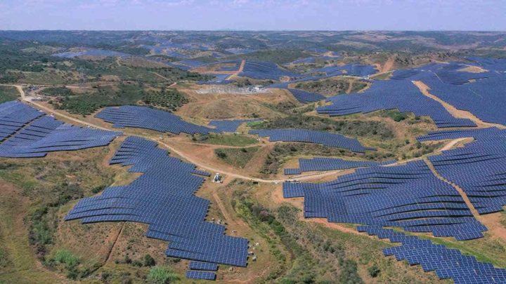 Maior central solar de Portugal vai ter mais painéis e armazenagem