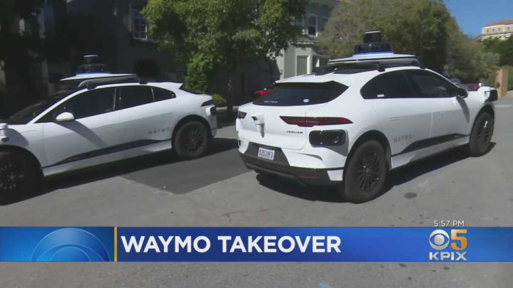 Carros autónomos Google Waymo rua