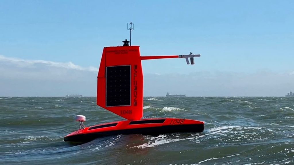 Drone do oceano capta imagens inéditas da atividade dentro de um furacão