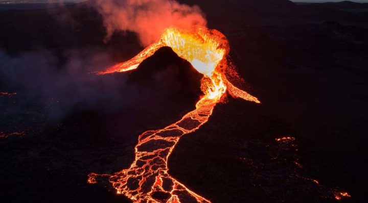 Vulcão em La Palma está ainda mais explosivo e subiu de categoria