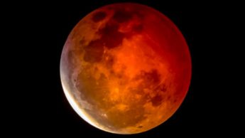 Imagem da Lua com eclipse total
