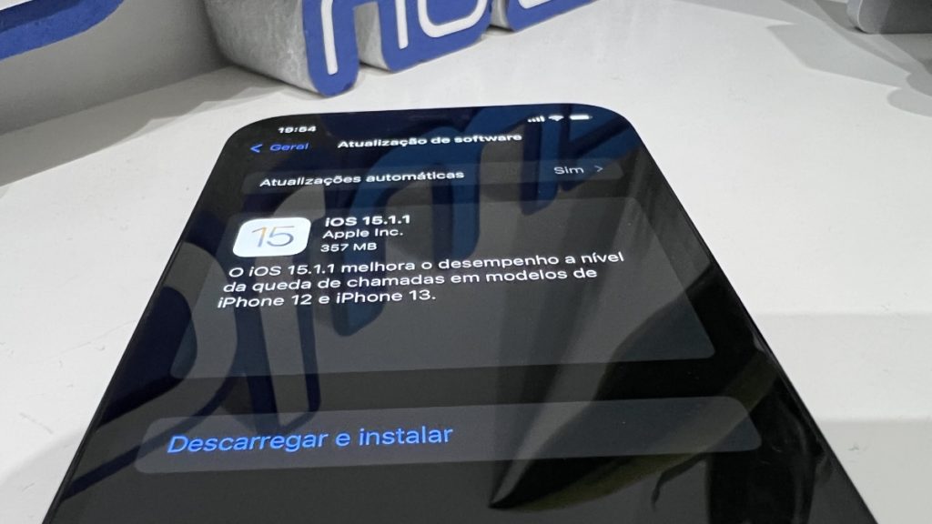 Apple lançou iOS 15.1.1 para corrigir problema de chamadas no iPhone 12 e iPhone 13