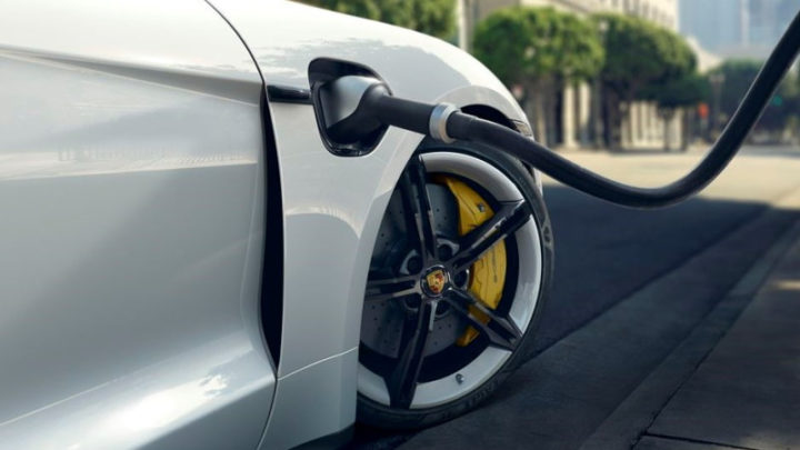 The government gives 4,000 euros for the purchase of electric vehicles