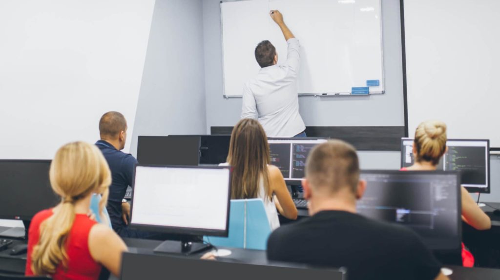Ministério da Educação distribuiu 750 mil computadores pelas escolas