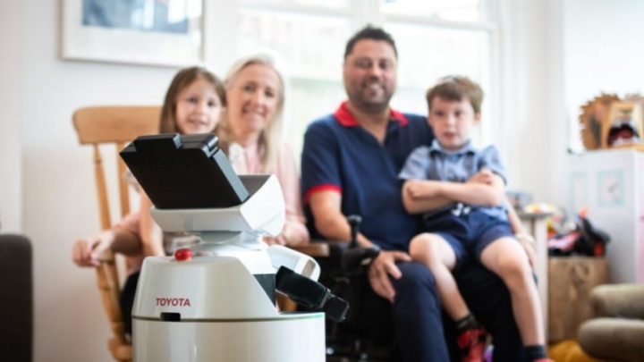 'Human Support Robot', robô da Toyota, Anthony Walsh e a família
