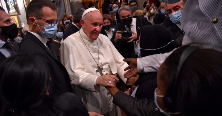Papa Francisco: jovens estão prisioneiros dos telemóveis